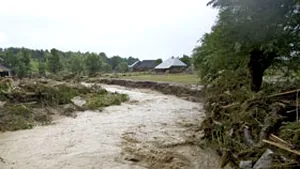 Pericol de inundaţii şi viituri în 11 judeţe