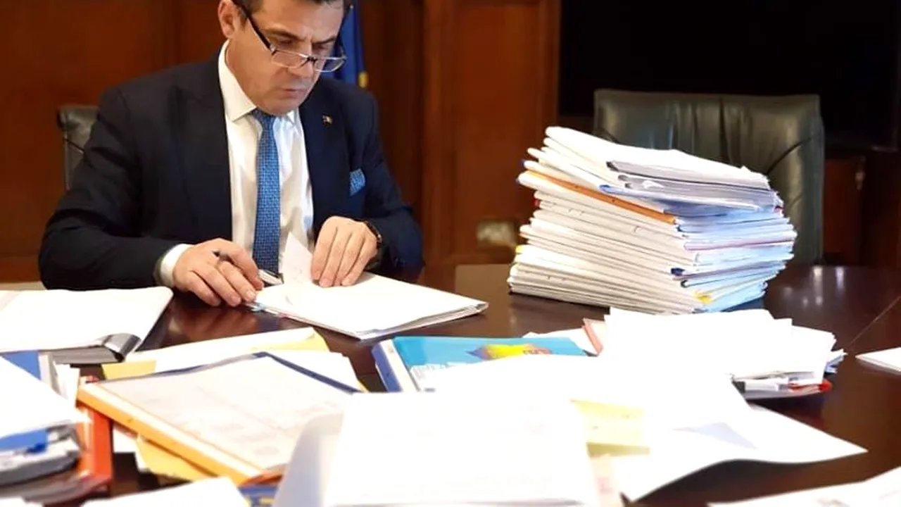 Ministru liberal, la „judecată” în Parlament. Deputaţii au început dezbaterea moţiunii simple “Guvernul PNL după Grindă se cunoaşte! ”
