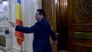 George Maior, audiat în 27 februarie, în Comisia SRI. Manda: Azi nu am intrat în detalii. Jurnaliştii au fost ţinuţi departe de Comisie, la vizita lui Maior / Reacţia Camerei Deputaţilor, după ce jurnaliştilor nu li s-a permis accesul
