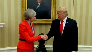 Donald Trump şi Theresa May confirmă menţinerea angajamentelor în cadrul NATO/ SUA şi Marea Britanie vor semna un acord comercial