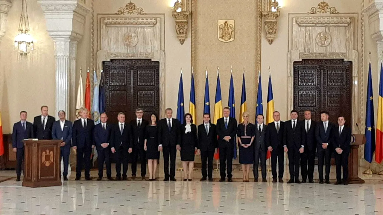 VIDEO Guvernul Orban a depus jurământul la Palatul Cotroceni. Iohannis: Se termină guvernarea PSD-istă. Mă tem de ce vor găsi noii miniştri în ministere