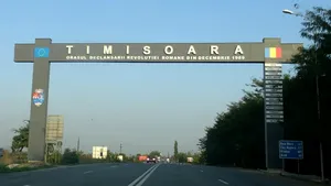 Un panou publicitar pro-referendum pentru familie, amplasat la intrarea în Timişoara, include două GREŞELI | FOTO în articol