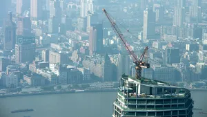 Bilanţul prăbuşirii unei clădiri din Shanghai a ajuns la 10 morţi