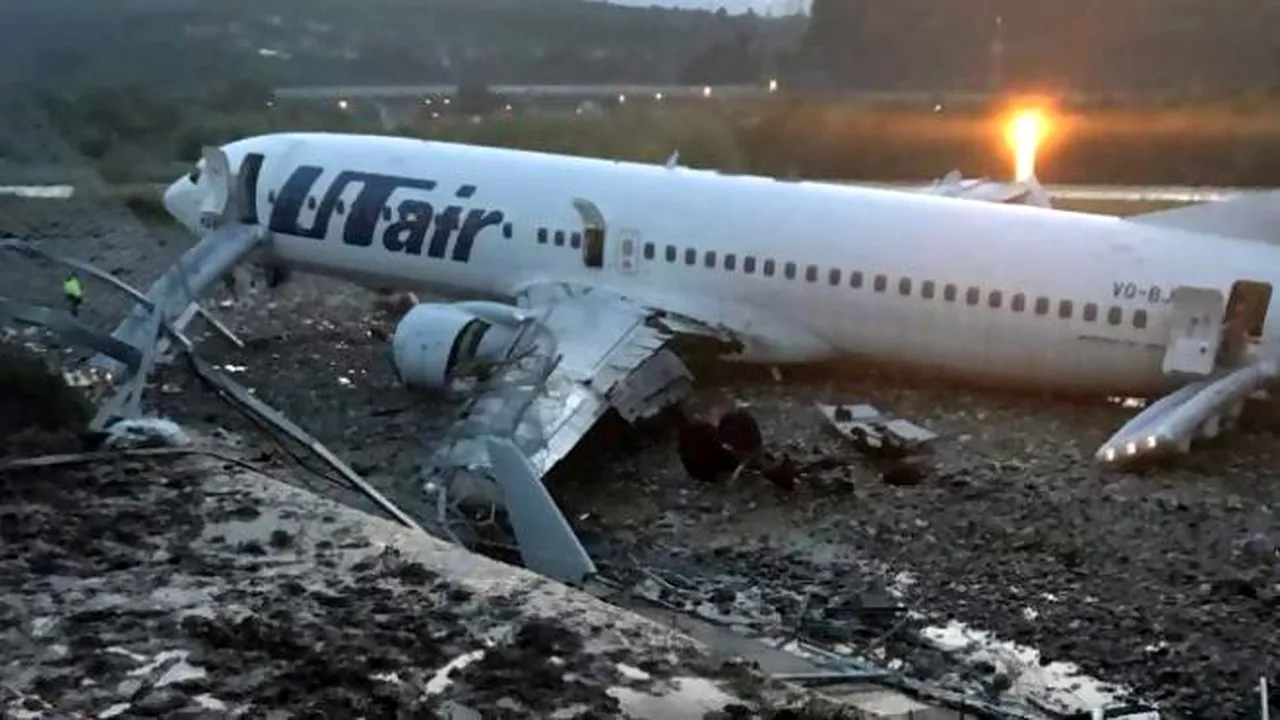 Cel puţin 18 răniţi, după ce un avion de pasageri a luat foc la aterizarea pe pistă în Rusia