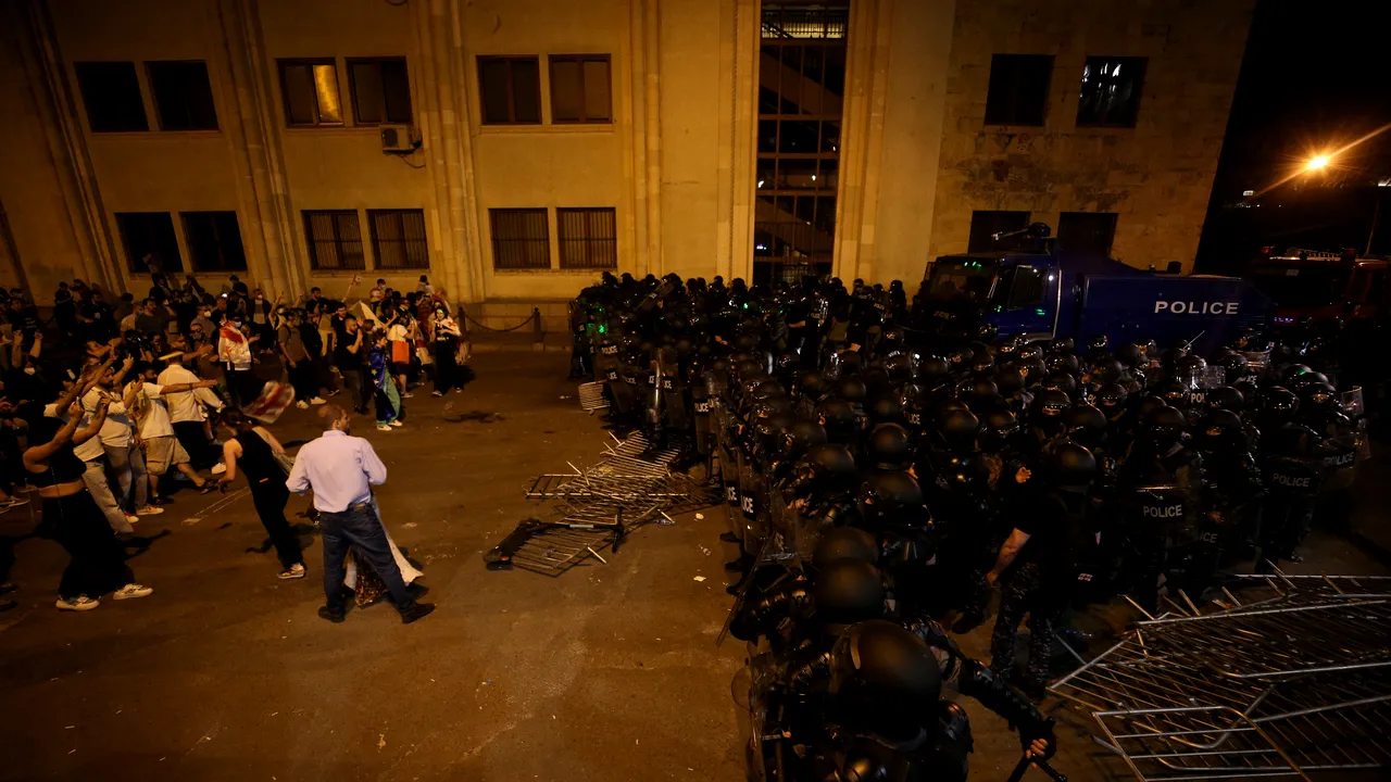 UE condamnă violenţele din timpul protestelor din Georgia faţă de proiectul privind agenţii străini