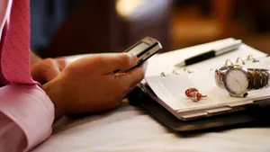 Nota de plată de la restaurant, plătită cu telefonul, în UE