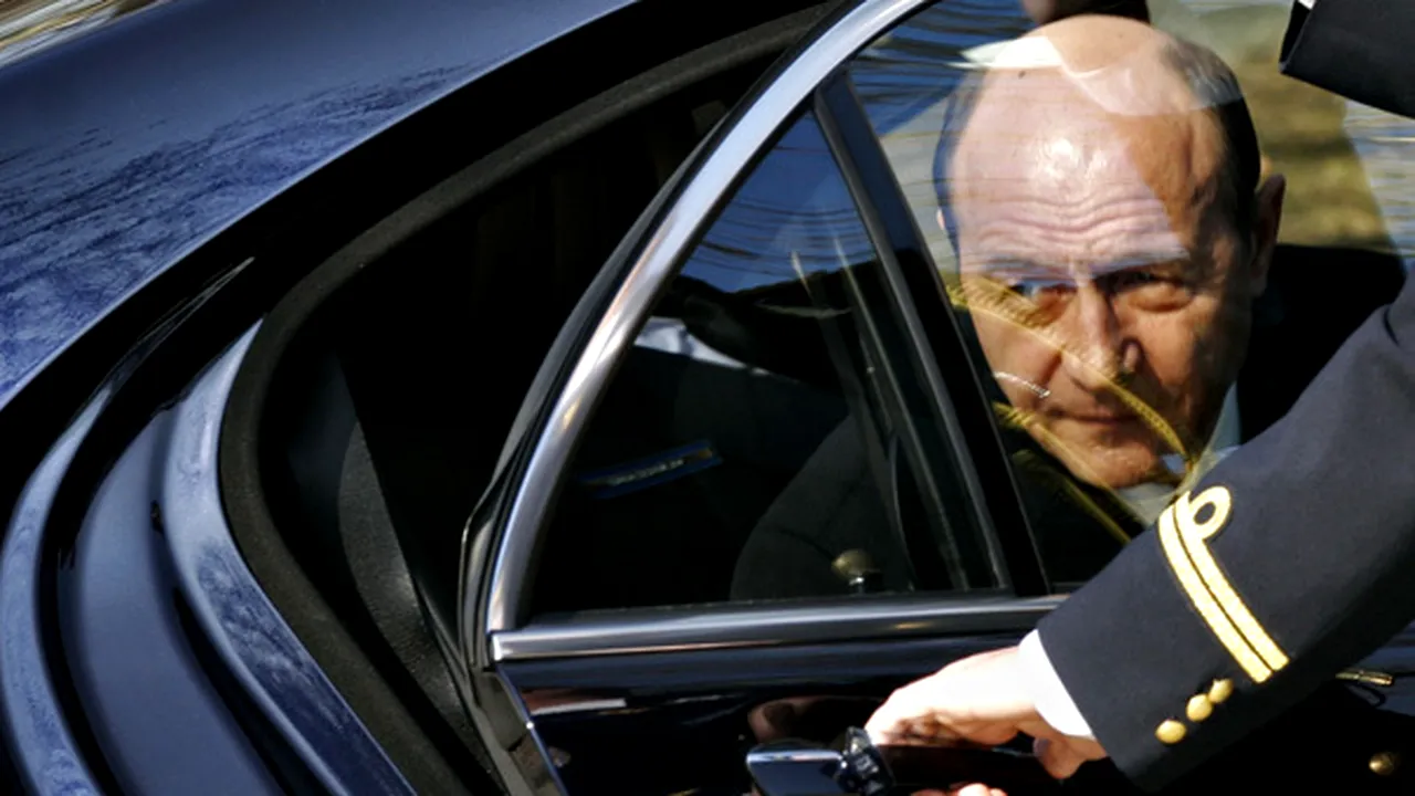 Băsescu s-a întors din Polonia, folosind de la Oradea la Bucureşti o aeronavă de mici dimensiuni