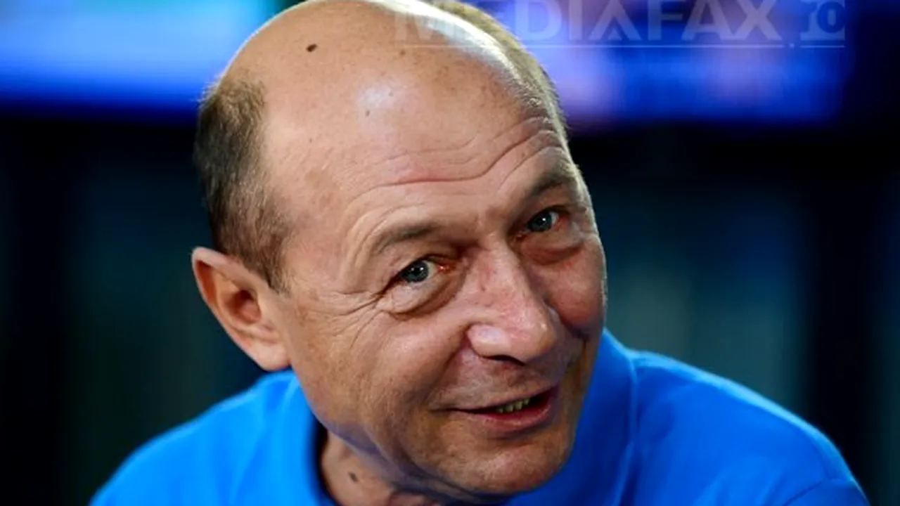 Băsescu: E ilegală scoaterea din lista permanentă a românilor cu rezidenţă în afară sau CI expirate