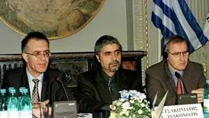 Sâmbătă, 7 noiembrie 1998 / 14:03:00 - Compania greacă OTE a cîştigat licitaţia de privatizare a RomTelecom