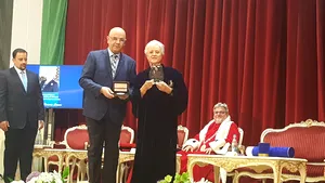 FOTO Principesa Muna a Iordaniei, Honoris Causa la Sibiu, după 55 de ani de implicare în educaţie medicală
