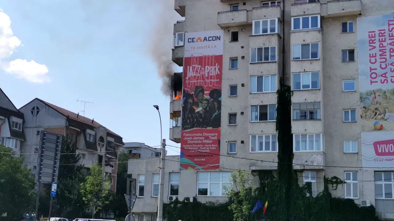 Efectul de lupă al termopanului. Mai multe obiecte au luat foc într-un balcon din Cluj-Napoca
