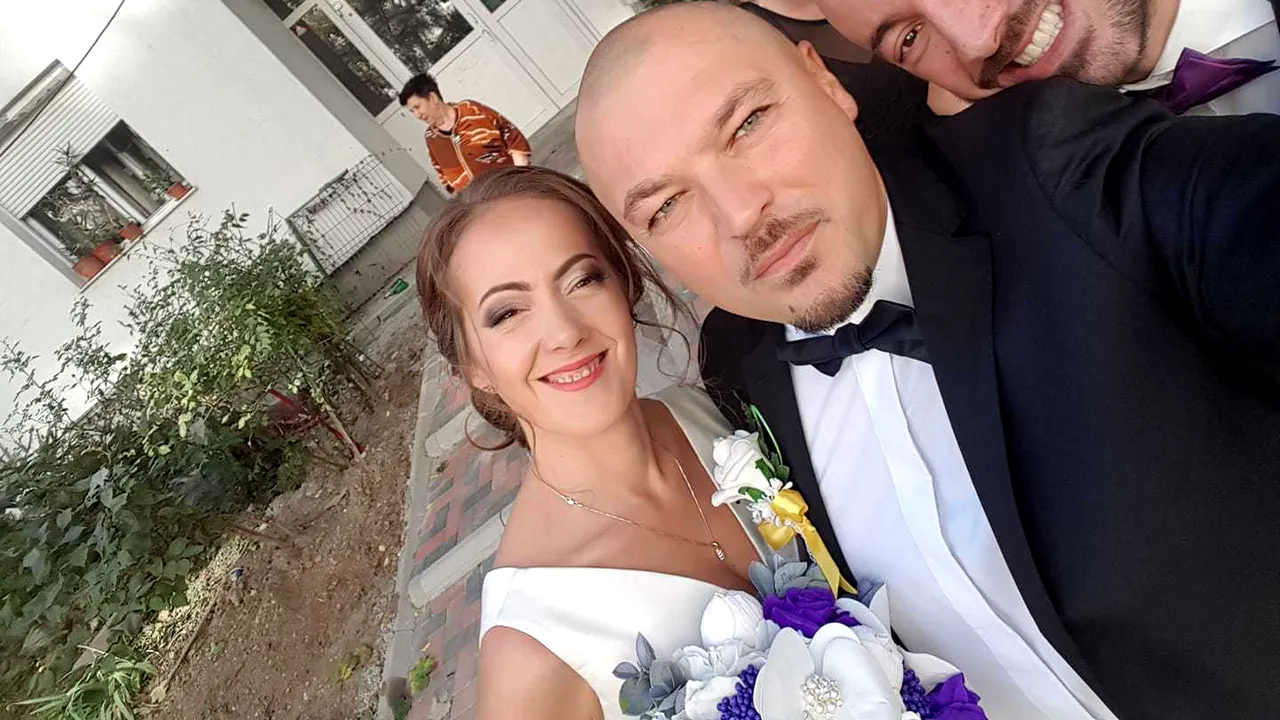 Puya, un artist care susţine ideea redefinirii familiei în Constituţie, a mers la vot direct de la NUNTĂ, unde a fost naş: Votăm ca nu cumva data viitoare să fie trei băieţi în poză