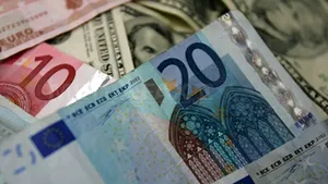 Euro a coborât la minimul ultimelor 14 luni faţă de dolar după ce BCE a luat noi măsuri de stimulare