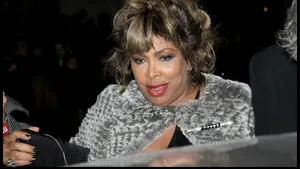 Fiul cel mare al cântăreţei Tina Turner s-a sinucis