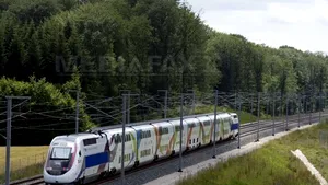 Coliziune între un TGV şi un tractor în Franţa. Traficul între Bretagne şi Paris, perturbat puternic