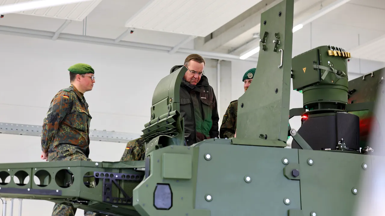 Ministrul german al Apărării avertizează că Europa se confruntă cu o ameninţare de lungă durată: Rusia produce arme în trei luni cât UE într-un an