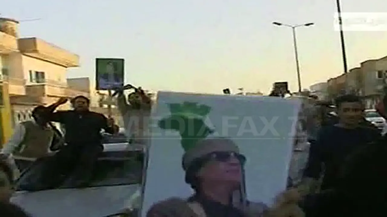Forţele libiene deschid focul din elicoptere asupra manifestanţilor adunaţi la Benghazi - VIDEO