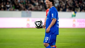 Ronaldinho revine pe teren la 46 de ani și visează la golul 300 al carierei