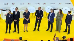 ALEGERI FRANȚA Dezbatere cu scântei în Franța, în cursa pentru Élysée: Le Pen atacă UE, Mélenchon provoacă patronii, iar foștii premieri ai lui Macron se înfruntă