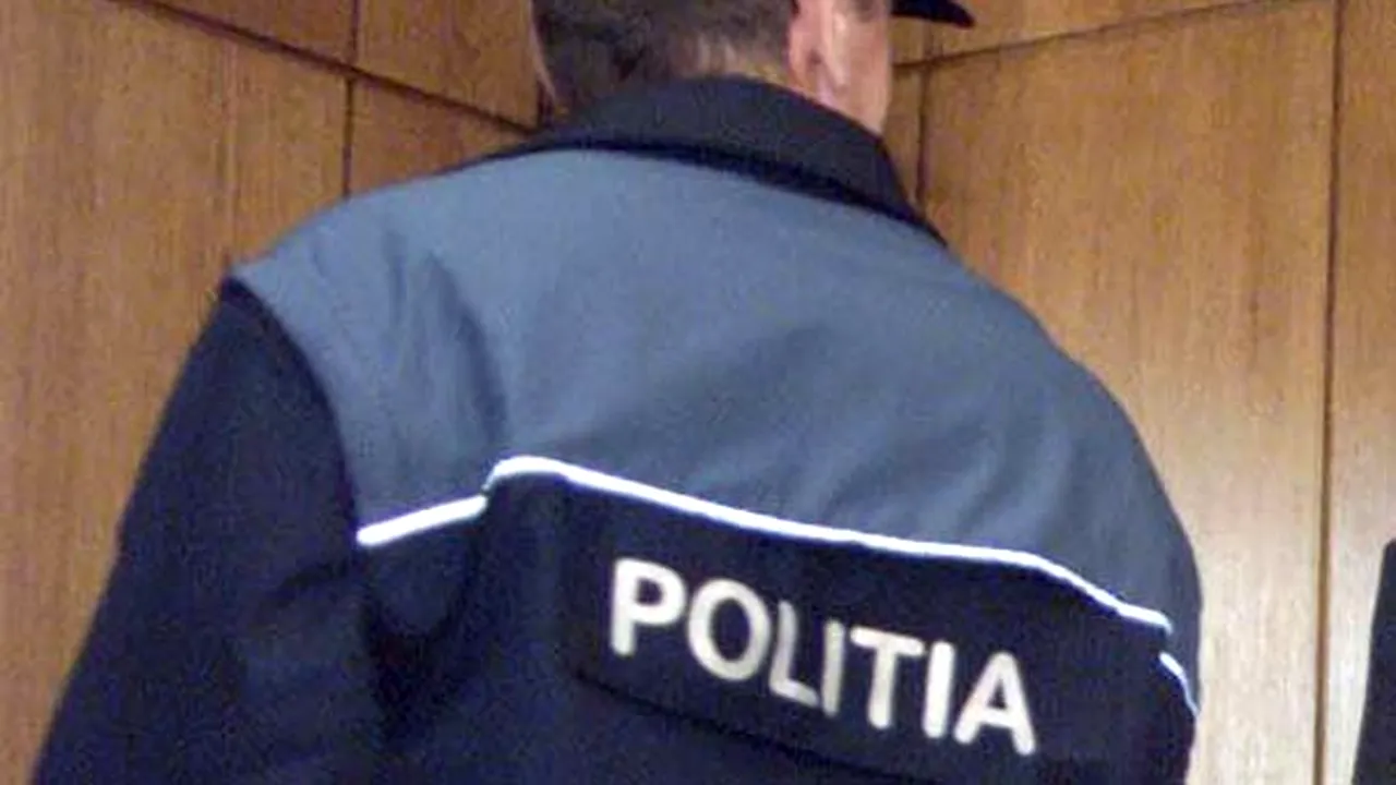 O profesoară şi un poliţist s-au pălmuit reciproc într-o şcoală din Mureş - VIDEO