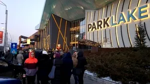 GALERIE FOTO, VIDEO Alerta cu bombă la un mall din Capitală a fost una falsă. Centrul comercial a fost evacuat