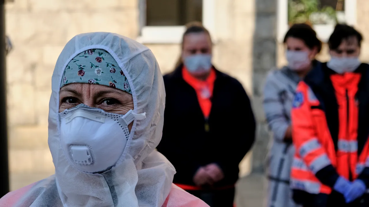 Numărătoarea paralelă a cadrelor medicale infectate. Cine şi de ce a numărat mai mult personal medical infectat decât grupul de comunicare strategică