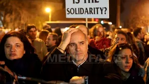 Protestatari nemulţumiţi de taxa pe depozite bancare au ars un drapel UE în centrul Nicosiei