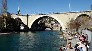 Relaxarea măsurilor anti-COVID într-o ţară din Europa. Rata de infectare, similară celor din Italia sau Germania