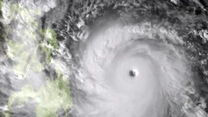 Taifunul Haiyan a atins coastele Filipinelor. Preşedintele ţării: 