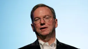 Eric Schmidt vinde acţiuni Google în valoare de 334 milioane de dolari