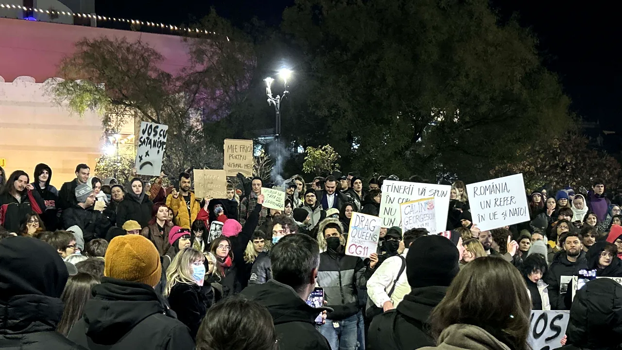 Incident la manifestaţia împotriva lui Călin Georgescu de la Piaţa Universităţii: Un bărbat a încercat să provoace protestatarii