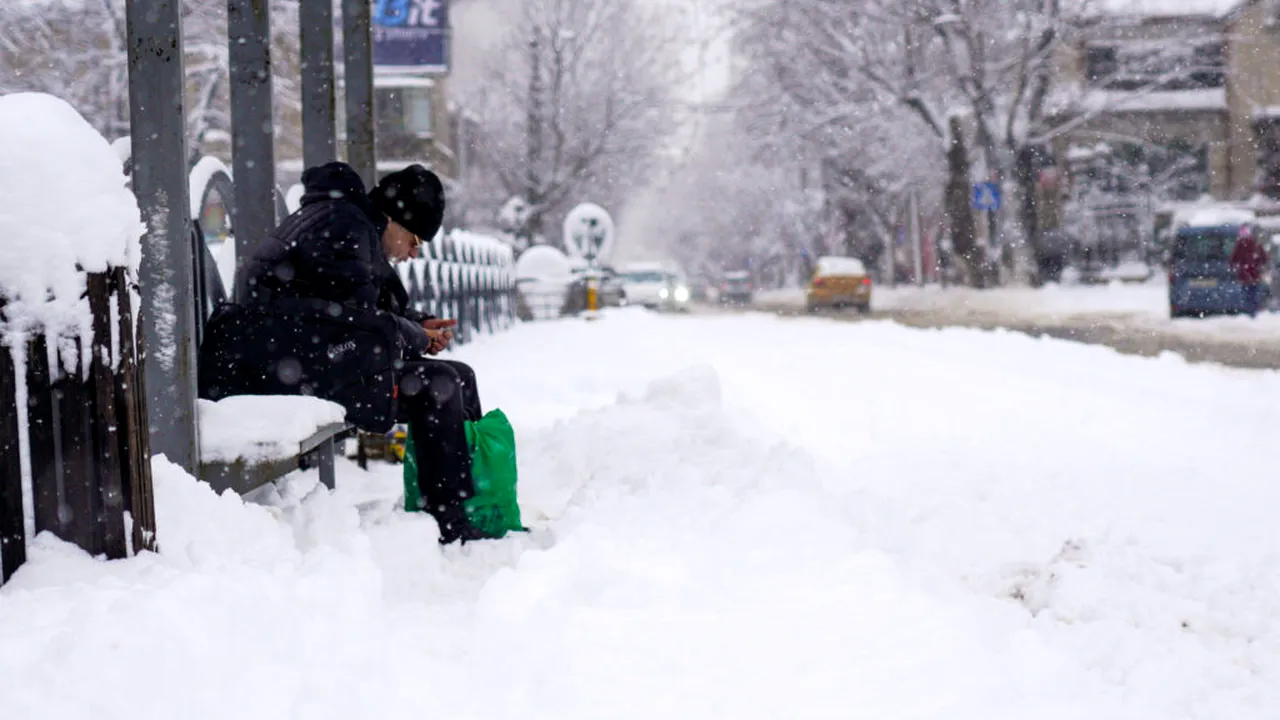 ANM, Cod galben de viscol și ninsori în jumătate de țară: rafale de până la 70 km/h