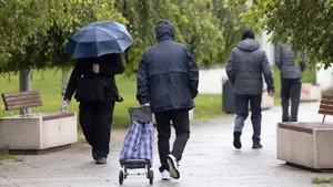 Prognoza meteo pentru următoarele patru săptămâni: Temperaturi în scădere și ploi abundente la sfârșit de lună