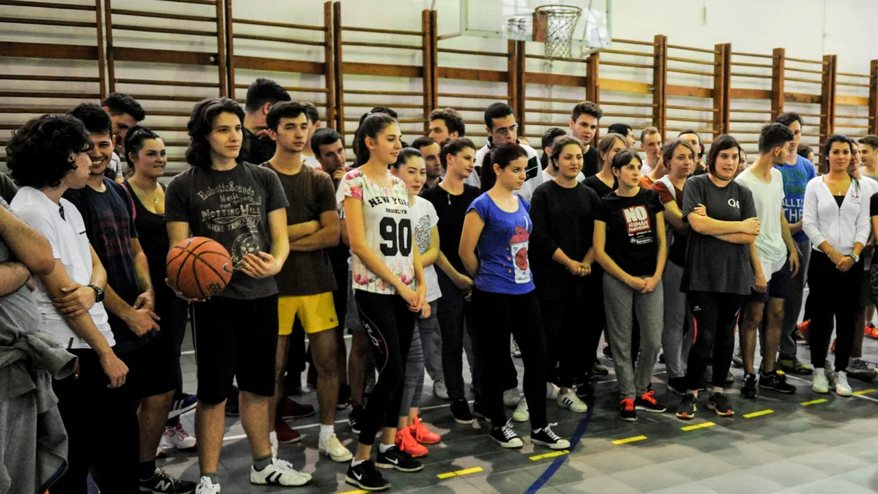 Mai multe ore de educaţie fizică pentru elevi, în pandemie. Anunţul ministrului Sportului, Ionuţ Stroe, despre orele online