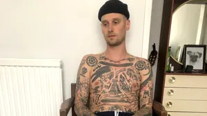Un tatuaj pentru fiecare zi de izolare. Metoda unui artist britanic: ”Fără rutină mi-aş fi pierdut minţile”