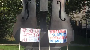 Câteva sute de persoane, la marşul „Împreună pentru siguranţa femeilor! ” | FOTO, VIDEO