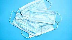 Fabrica de produse medicale din Cisnădie închisă, după ce o femeie a murit de Covid-19. Alţi 17 angajaţi au fost confirmaţi cu noul coronavirus