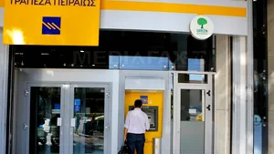 Băncile din Grecia ar putea menţine câteva luni limitele privind retragerile de numerar