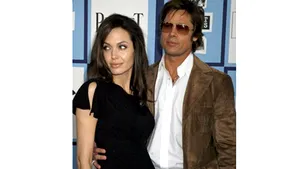 Angelina Jolie a născut gemeni