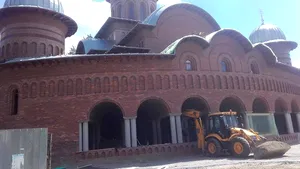 Reportaj - Curtea de Argeş: Pregătirile pentru înmormântarea Reginei Ana, pe ultima sută de metri - FOTO, VIDEO