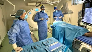 Corp străin din metal extras din mandibula unui pacient în 3 minute, la Spitalul din Bihor
