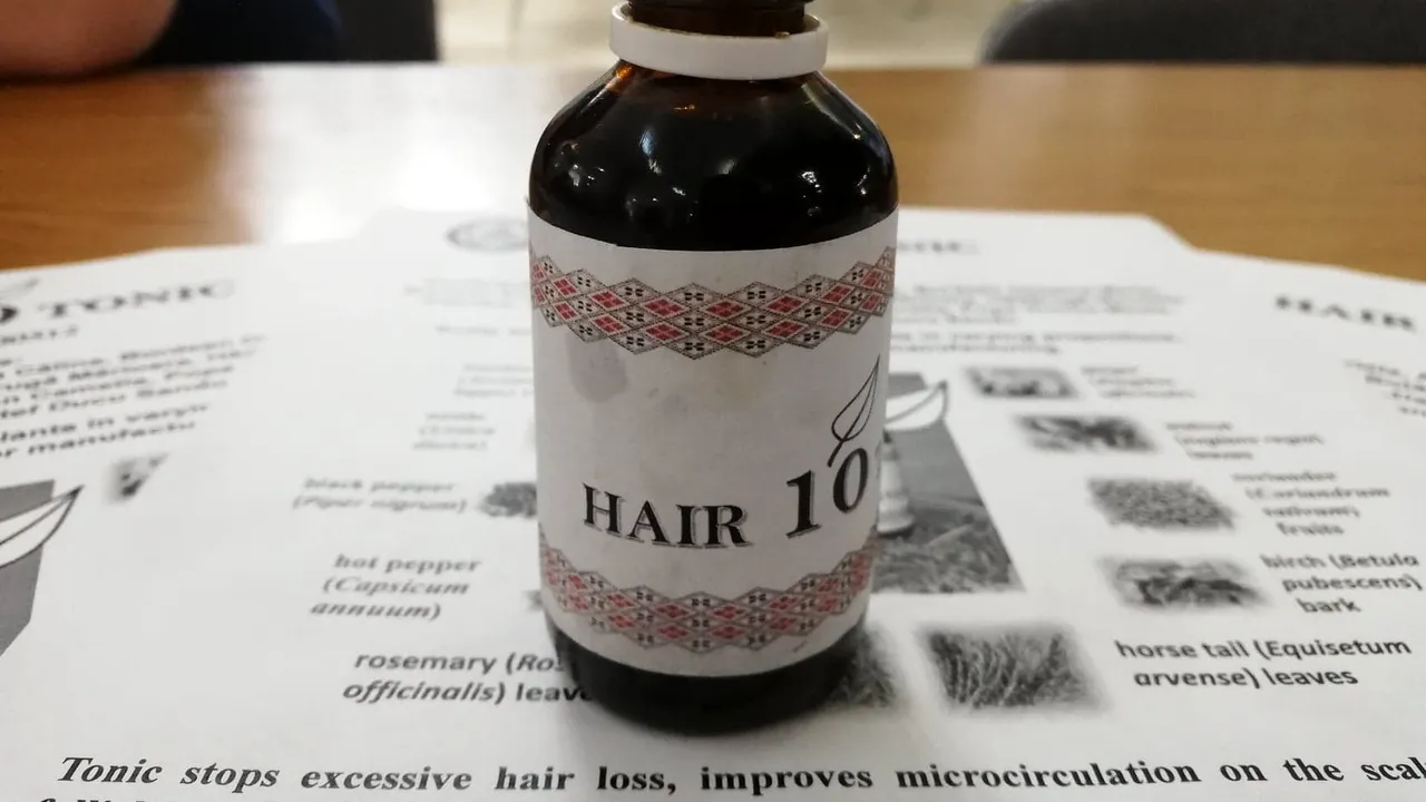 Soluţia împotriva căderii părului şi perna care te scapă de dureri la un salon de invenţii din România | FOTO