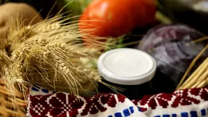 Zaibărul şi lubeniţa de Dăbuleni, mândria oltenilor. Arădenii se laudă cu Pita de Pecica, Părădaica şi salamul de Nădlac, cu o reţetă neschimbată de 5 secole