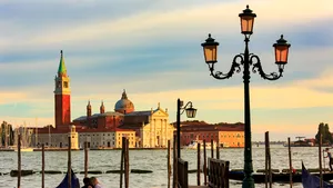 Un bărbat a luat coronavirus după ce s-a întâlnit în secret cu amanta în Italia. Ce i-a spus soţiei 