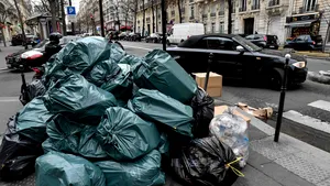 Sectorul 2: Fără saci de gunoi pe marginea străzii. Primarul Mihaiu: „Scosul gunoiului direct la stâlp e o practică de lumea a treia”