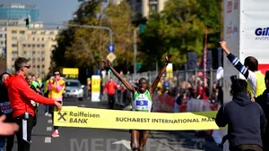 Kenyanul Chelokoi Bushendich şi etiopianca Neri Worku, câştigătorii maratonului de la Bucureşti - FOTO