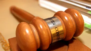 Amenzile date pentru nerespectarea stării de urgenţă sunt neconstituţionale 