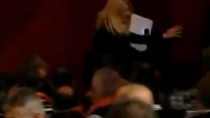 Elena Udrea, aproape să cadă la reuniunea PDL Ilfov - VIDEO