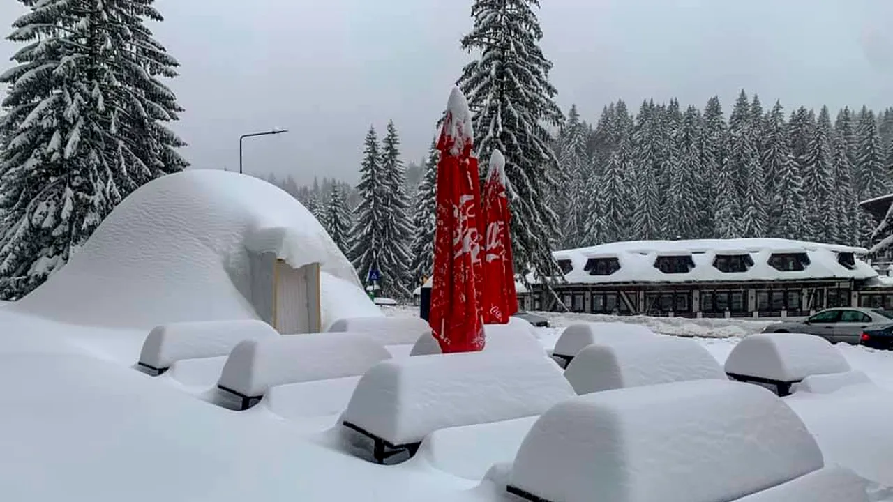 Ninge abundent la munte. Un metru de zăpadă s-a aşternut în Poiana Braşov. „A nins pentru tot sezonul”