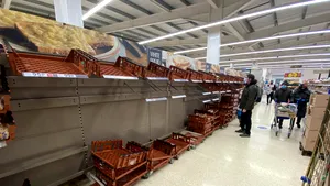 Un mare lanţ de magazine raţionalizează ouăle, orezul, săpunul sau hârtia igienică